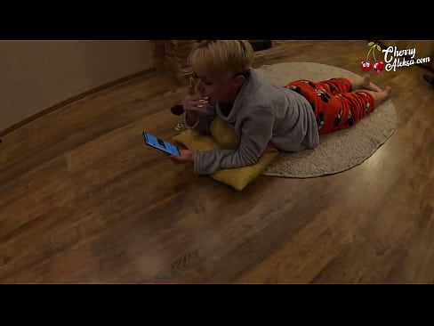 ❤️ Verrückte Blondine lutscht riesigen Schwanz und hüpft darauf herum - Analsex ️  Sex bei porn de.libporno.ru ﹏